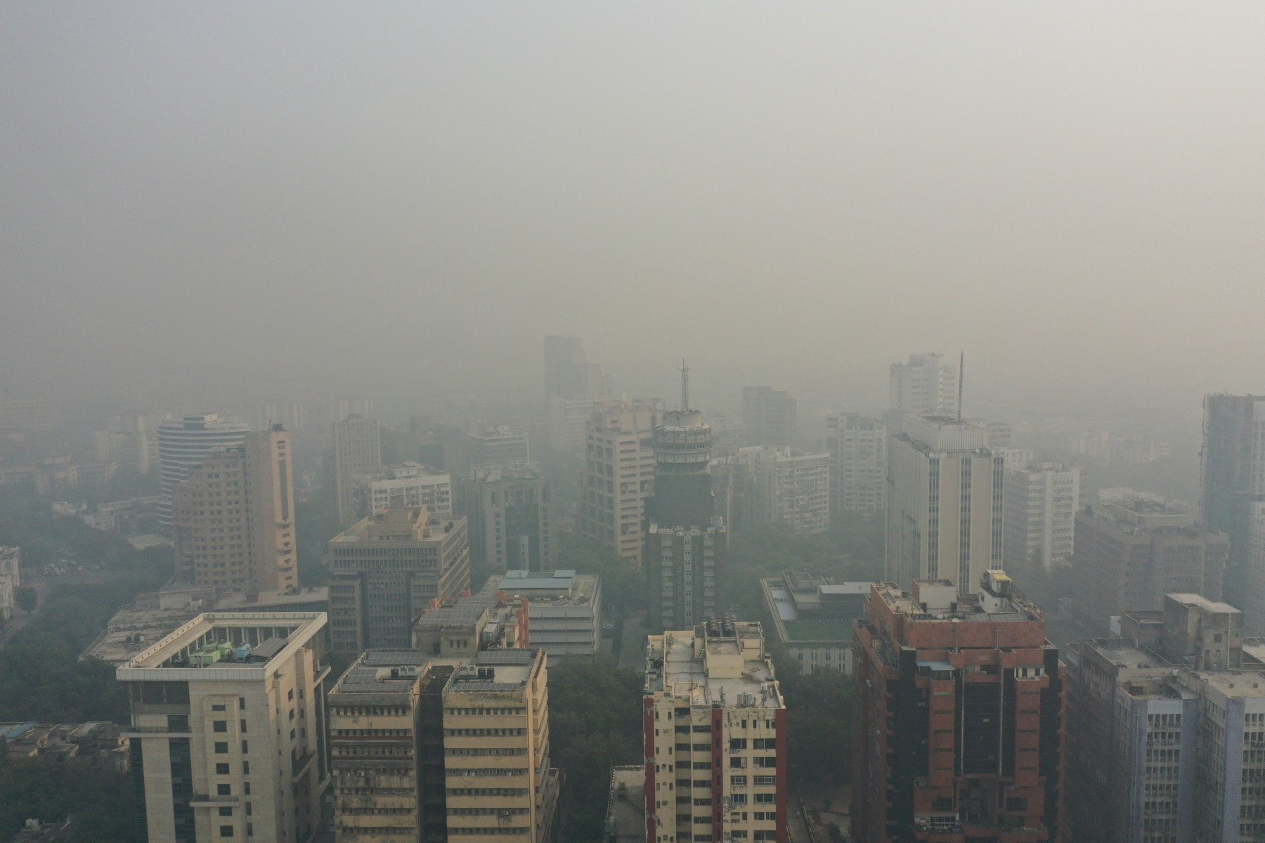 [ad_1] Autoritățile din New Delhi, capitala Indiei, au impus miercuri măsuri stricte pentru reducerea poluării aerului, care a atins un nivel „extrem de grav”