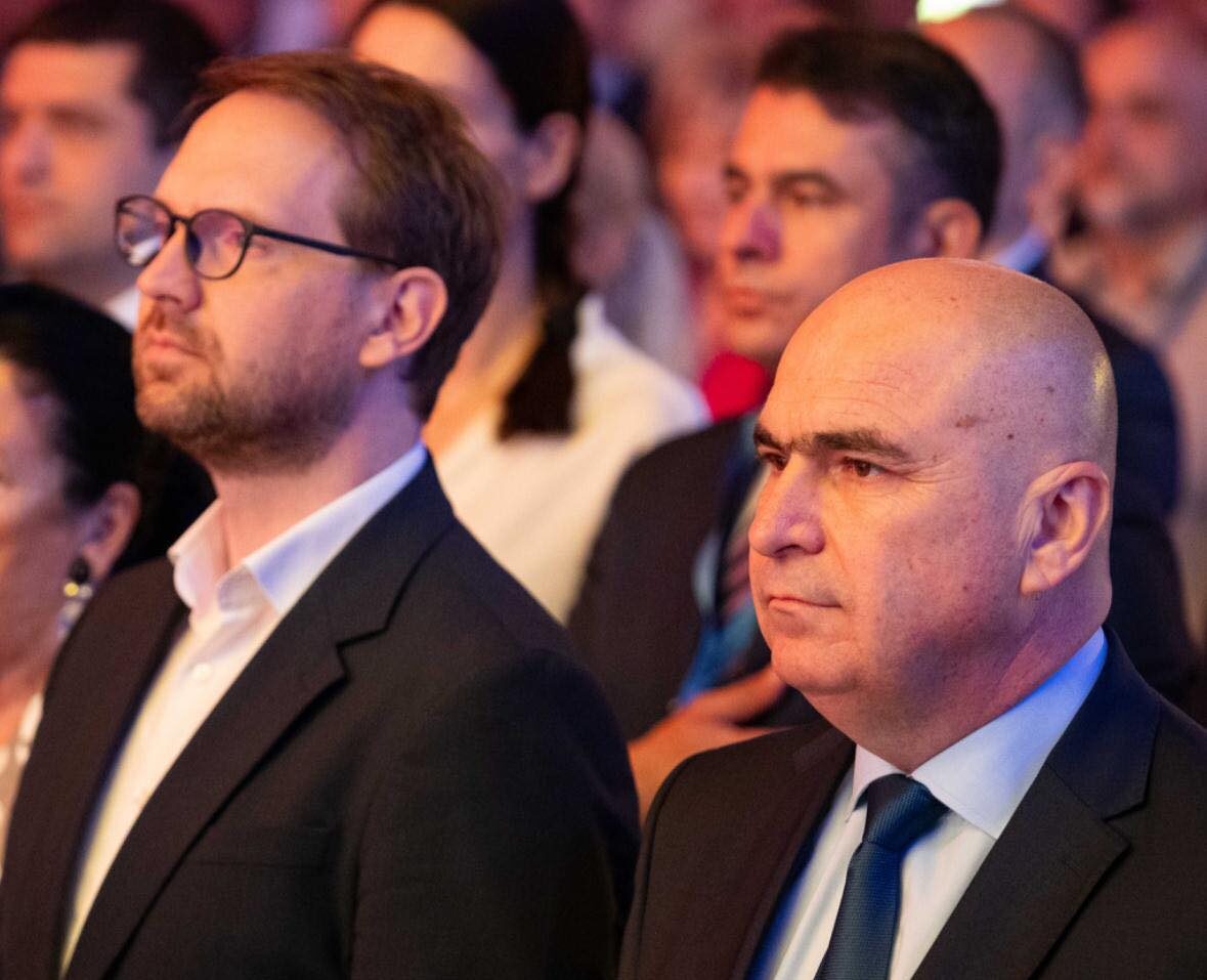 USR acuză PSD de „iresponsabilitate” în disputa pe buget Uniunea Salvați România (USR) a criticat dur Partidul Social Democrat (PSD) în contextul tensiunilor din coaliția de guvernare pe tema bugetului, acuzând social-democrații că „se joacă din nou cu chibriturile”