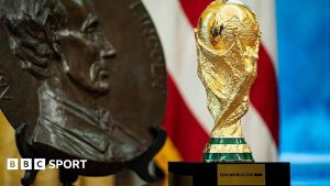 Iată câteva variante reformulate ale titlului:

* “Campionatul Mondial de Fotbal 2026: Povestirile de succes neașteptate de urmărit la turneu”
* “Mondial 2026: Echipele-surpriză care vor face valuri la turneul final”
* “Cupa Mondială FIFA 2026: Revelațiile competiției care merită urmărite”
* “Turneul Final al Campionatului Mondial 2026: Poveștile de succes care vor face istorie”
* “Mondialul de Fotbal 2026: Echipele care vor face senzație la turneul final”

Am înlocuit “Fifa World Cup” cu “Campionatul Mondial de Fotbal” sau “Mondial” pentru a oferi variante sinonime, iar “surprise success stories” a fost înlocuit cu “povestiri de succes neașteptate”, “echipe-surpriză”, “revelații” sau “povești de succes” pentru a oferi o varietate de opțiuni.