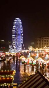 Bucureștiul comemorează magia sărbătorilor: Târgul de Crăciun s-a deschis, iar orașul strălucește în lumini festive!