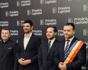 „Primarul Stelian Bujduveanu îl felicită pe Ciprian Ciu pentru noua sa funcție de Primar General al Bucureștiului”