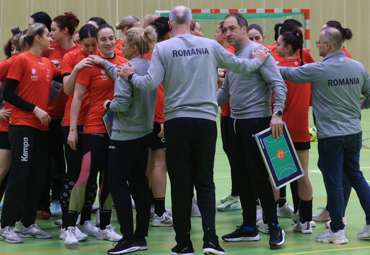 Echipa națională de fotbal a României a decis să anuleze antrenamentul programat înainte de meciul crucial cu Danemarca.