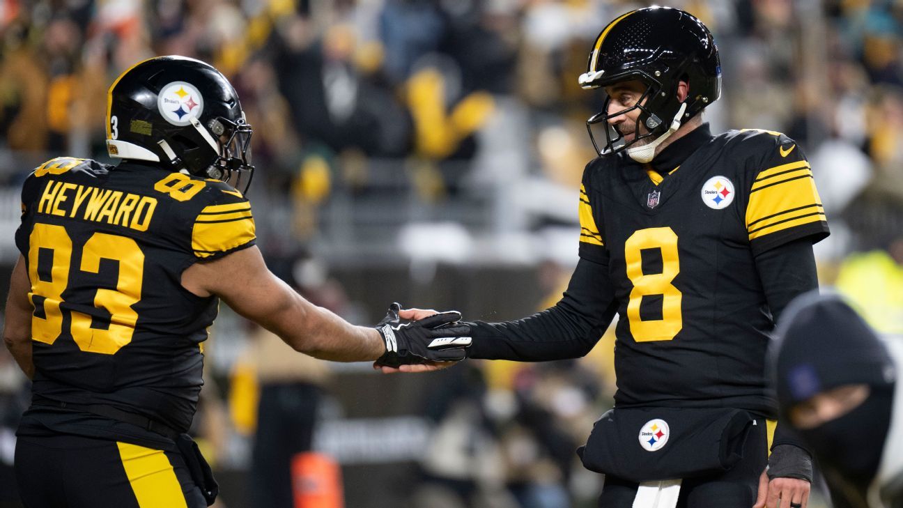 Aaron Rodgers, Steelers beat Dolphins with help of 'castoffs'