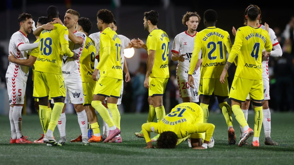 Arnau Tenas resuelve el ‘escape room’ de Lebrija