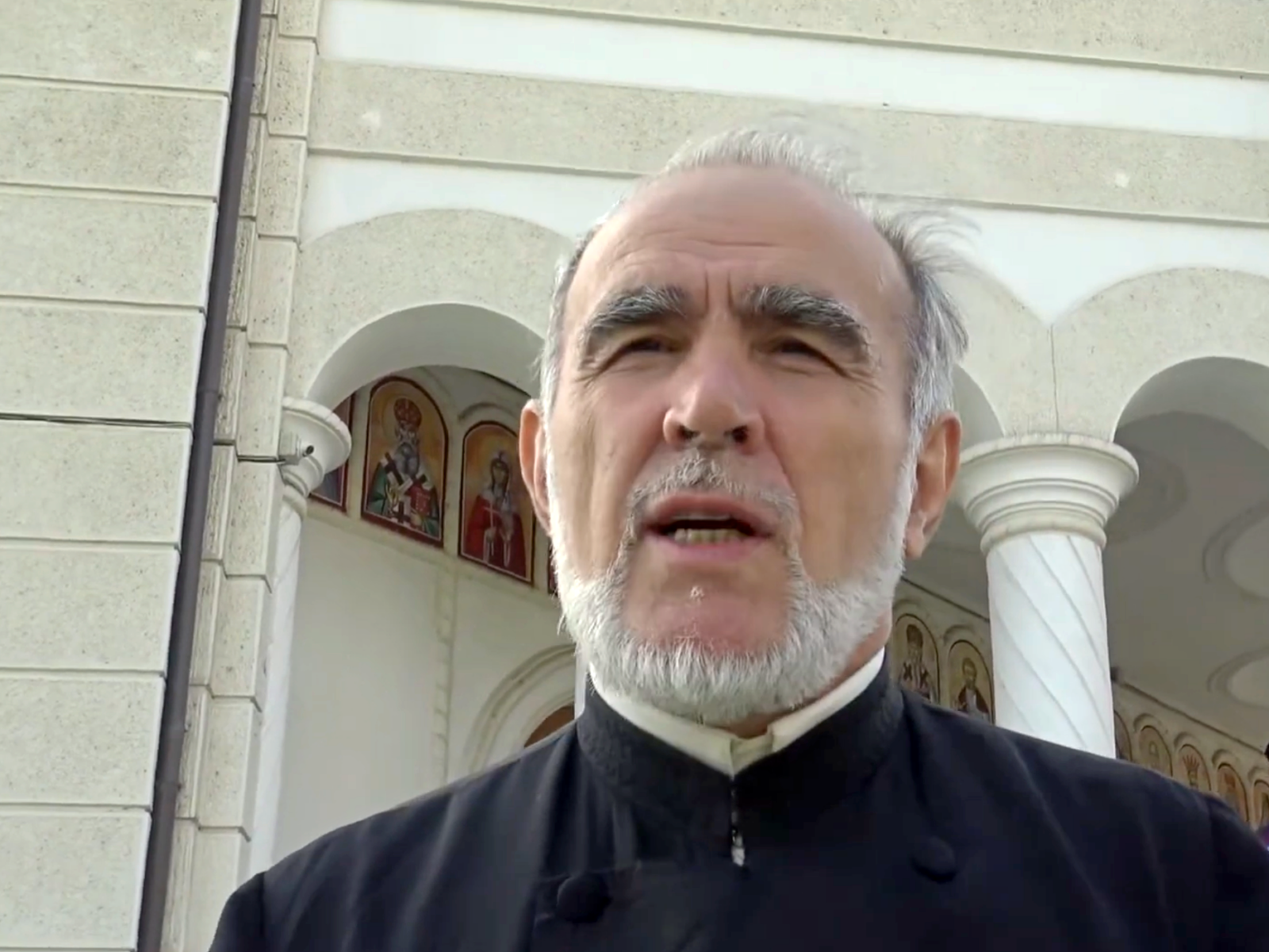 Dosar penal închis pentru profesorul de religie de la Colegiul B.P. Hasdeu din Buzău, acuzat de propagandă legionară și promovare a lui Georgescu în campania electorală din 2024, fiind motivat că „nu există un interes public în continuarea anchetei”
