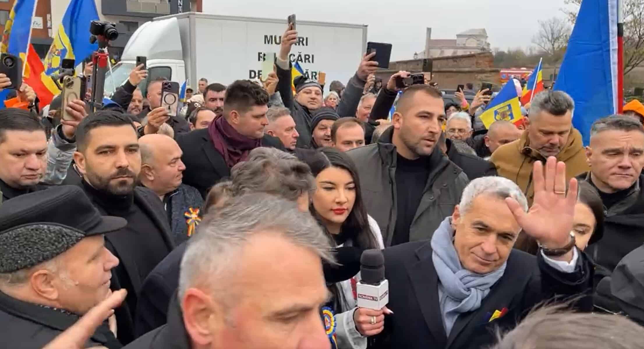 Călin Georgescu s-a întors la Alba Iulia și a fost întâmpinat de mii de persoane.