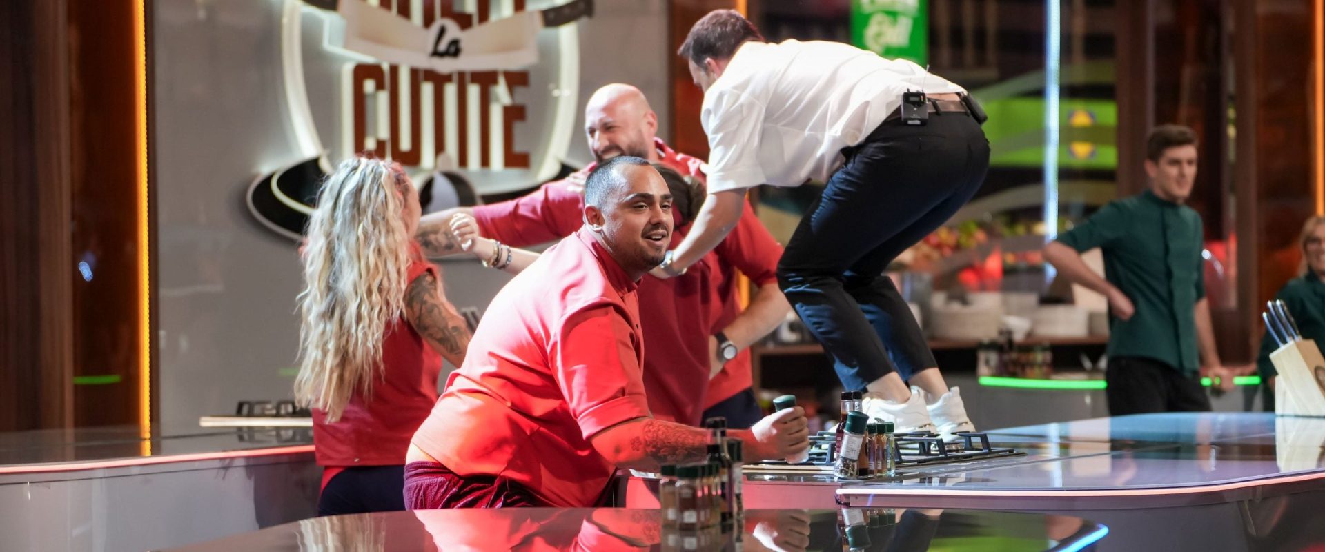 Chefi la cuțite 17 decembrie 2025. Competiția culinară ia o întorsătură neașteptată, după dubla eliminare din ediția trecută