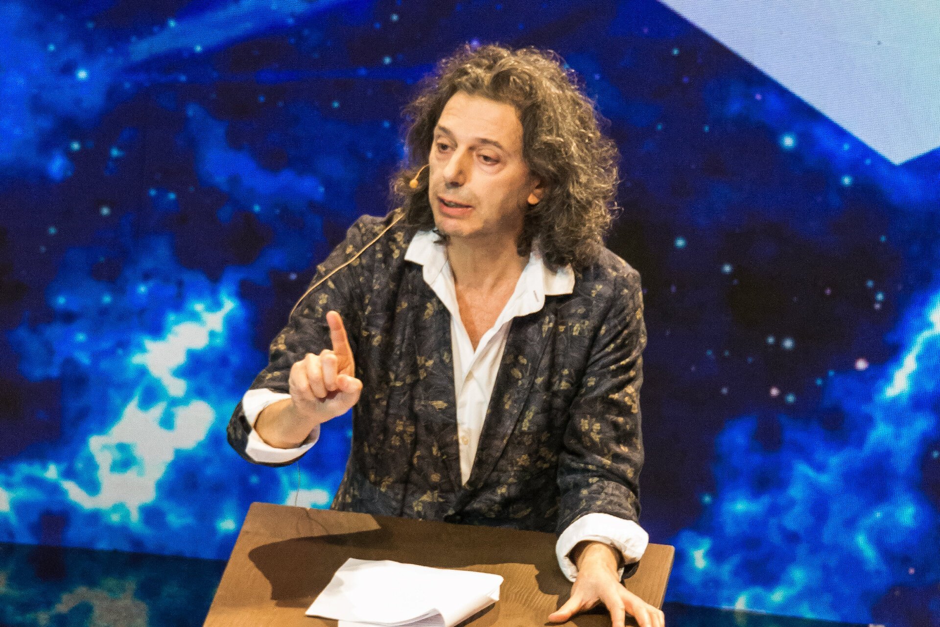 [ad_1] Filosoful francez Eric Sadin a solicitat, într-un discurs susținut la UNESCO, o luptă urgentă la nivel de civilizație împotriva inteligenței artificiale (AI)