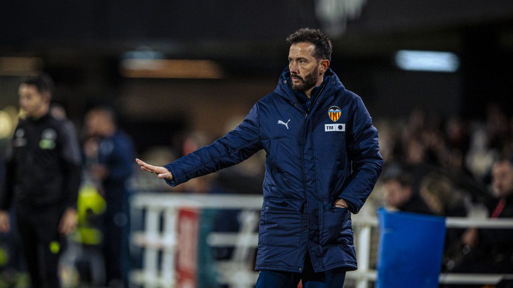 Carlos Corberán: “El equipo no se ha rendido y ha luchado hasta el final con la satisfacción de pasar a la siguiente ronda”