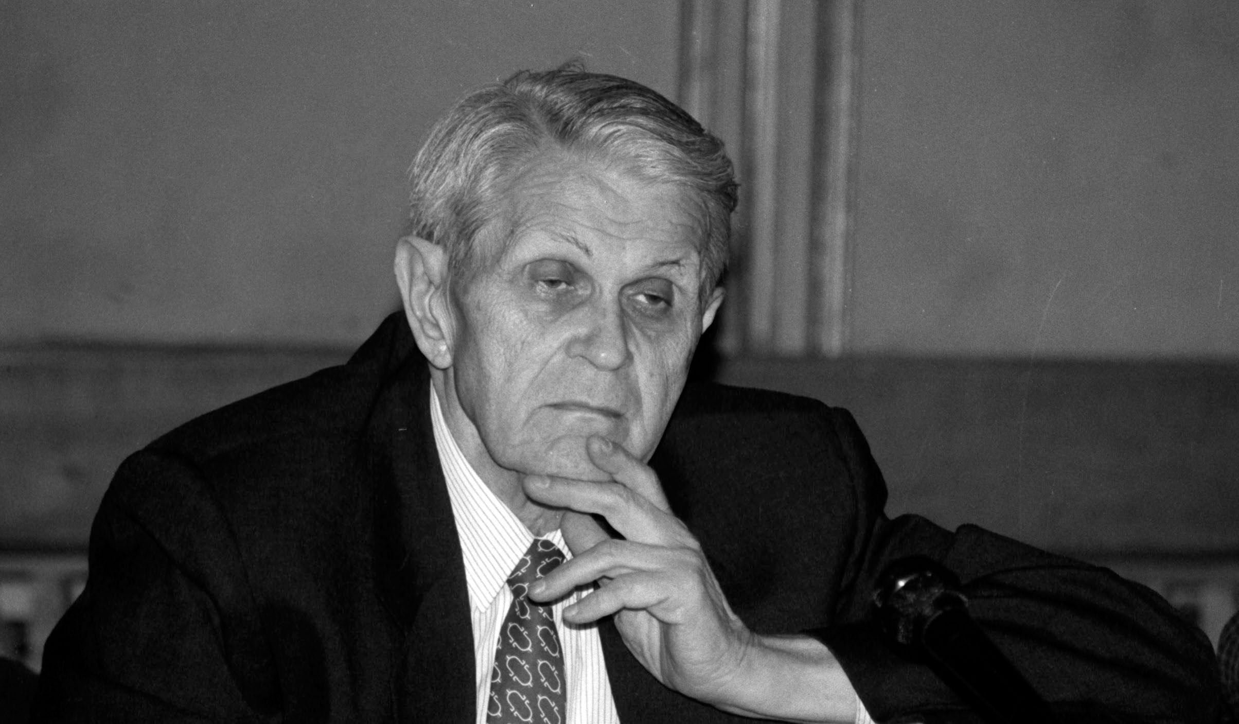 Imagini de ieri: 35 de ani de la huiduielile de la Alba Iulia din Ziua Națională, un episod controversat orchestrat de regimul neocomunist al lui Ion Iliescu și Petre Roman împotriva lui Corneliu Coposu