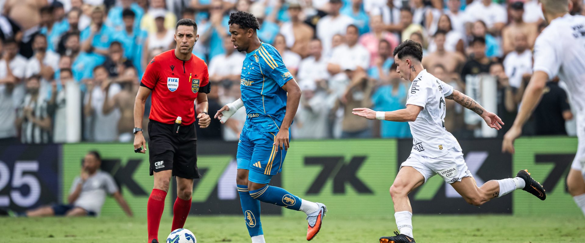 Com reservas em campo, Cruzeiro perde para o Santos na Vila Belmiro