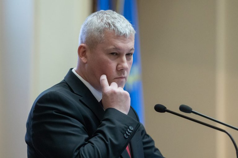 Cătălin Predoiu, ministrul de Interne, supus unei moțiuni simple depusă de partidul AURea noastră”