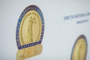 Vicepreședintele Consiliului Județean Brașov și directorul companiei de apă din oraș sunt citați în instanță de DNA pentru recrutări nelegală