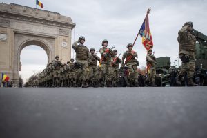 Ceremonie militară la București de Ziua Națională: aproape 3.000 de soldați vor defila sub Arcul de Triumf, evenimentul începe la ora 11 și va impune restricții de circulație