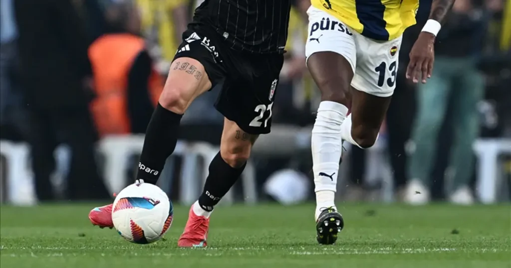 Fenerbahçe-Beşiktaş derbisinde 11'ler belli oldu