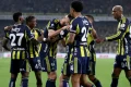 Fenerbahçe farkı yeniden 3'e indirmek için sahada, ilk 11'ler belli oldu