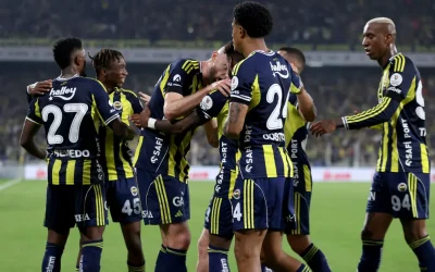 Fenerbahçe farkı yeniden 3'e indirmek için sahada, ilk 11'ler belli oldu