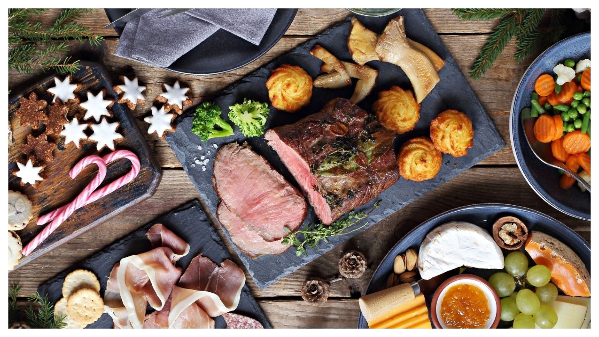 Tradiția mesei de sărbătoare: o reinterpretare modernă a obiceiurilor culinare De Crăciun și Revelion, masa tradițională românească păstrează, de decenii, aceleași elemente: salată de boeuf, tobă, sarmale, caltaboși, toate strâns legate de istoria și spiritul sărbătorilor