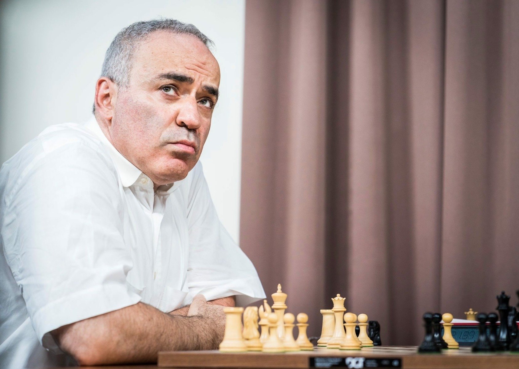 [ad_1] Autoritățile din Rusia au emis un mandat de arestare în lipsă pentru celebrul șahist Garry Kasparov, cunoscut ca unul dintre cei mai vocali opozanți ai președintelui Vladimir Putin