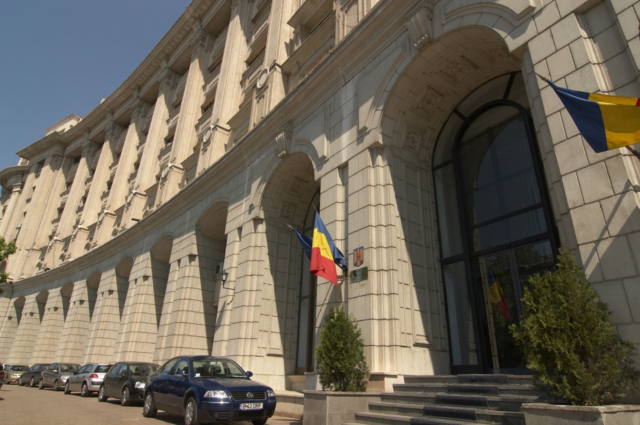 În luna noiembrie 2025, numărul de posturi ocupate în instituțiile și autoritățile publice a înregistrat o scădere semnificativă de 290, conform anunțului Ministerului Finanţelor