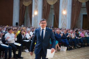 Președintele Parlamentului de la Chișinău, Igor Grosu, a felicitat pe Facebook comunitatea românească din Republica Moldova, apoi a înlocuit rapid expresia cu „moldoveni români”