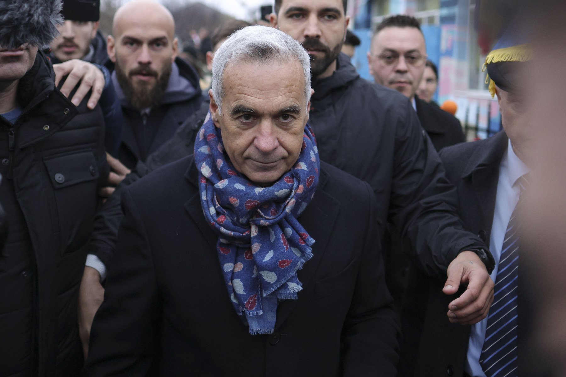 Călin Georgescu, fostul candidat la alegerile prezidențiale și cunoscut pentru opiniile sale cu privire la situația politică globală, a făcut recent o declarație amplu mediatizată, în care a lansat acuzații dure legate de alegerile din Statele Unite și posibile intervenții ale Statelor Unite în Europa