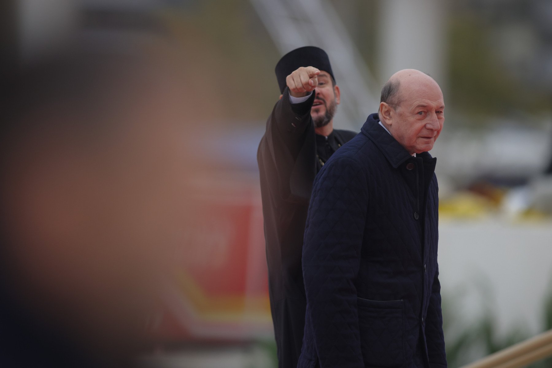Băsescu avertizează că România ar putea vinde Portul Constanța și Aeroportul Otopeni pentru a acoperi dobânzile. „Grindeanu nu înțelege gravitatea situației în care se află țara”