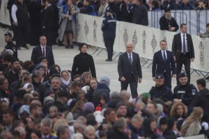 Primarul din Alba Iulia despre huiduielile adresate lui Ilie Bolojan: organizatorii nu vor fi autorizați pentru evenimente de Ziua Națională; regretabil să auzim doar un cor de huiduieli în fața unei audiențe atât de frumoase