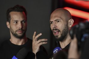 Un milion de lire sterline confiscate de la frații Tate vor fi destinate luptei împotriva violenței asupra femeilor și fetelor în Regatul Unit