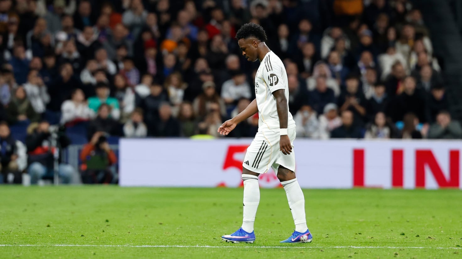 Vinicius, furios, a eliminat poza sa de profil în care apărea pe terenul echipei negru-roșii.