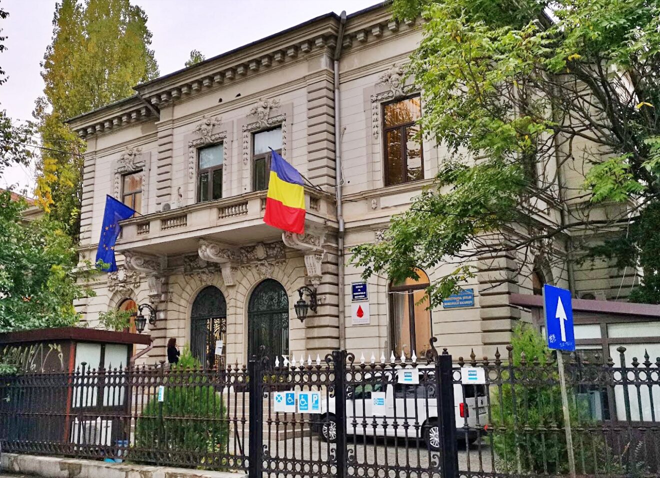 Inspectoratul Școlar al Bucureștiului afirmă că liceele din Capitală nu organizează baluri ale bobocilor, acestea fiind acțiuni private