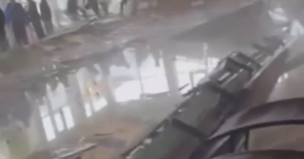 Primele imagini cu tavanul prăbușit de la piscina interioară a hotelului din Sibiu