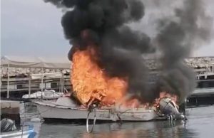 Incendiu pe o barcă în portul Siracusa