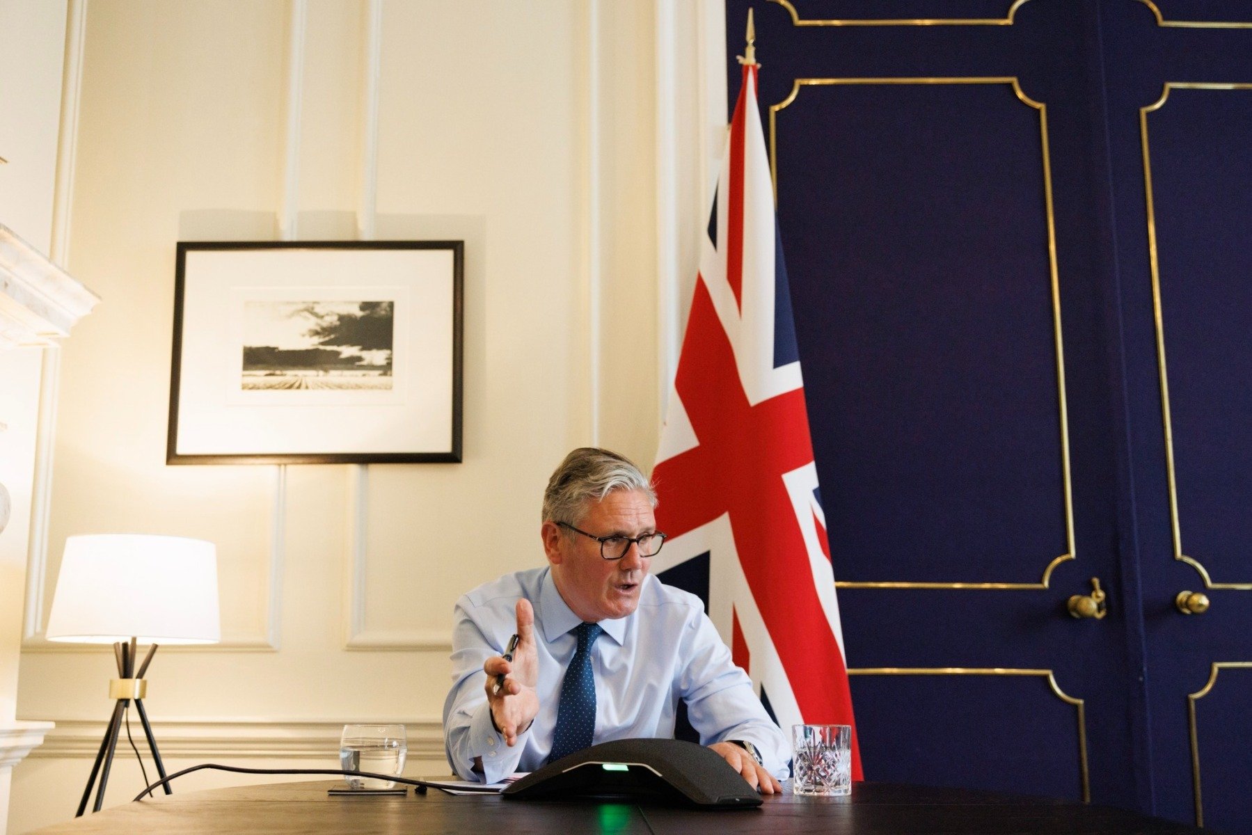 Premierul britanic refuză demisia în scandalul Mandelson–Epstein; opozanții și partidele cer plecarea lui Starmer din Downing Street
