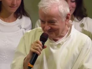 Fostul om de afaceri Irinel Columbeanu a facut un anunt surprinzator: s-a convertit la o noua credinta in ajunul sarbatorilor de iarna, dupa ce a trecut printr-un ritual de botez. El sustine ca a auzit o voce divina care i-a ghidat acest pas spiritual.