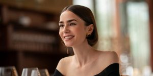 Machiajul și conturul buzelor lui Lily Collins în Emily in Paris Sezonul 5