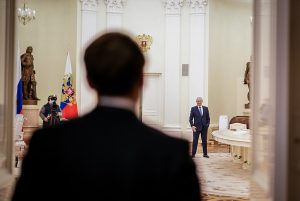 Rușii anunță negocieri productive în Statele Unite / Putin este pregătit pentru dialog cu Emmanuel Macron