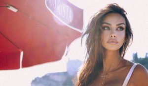 Mădălina Ghenea, poză senzuală în alb