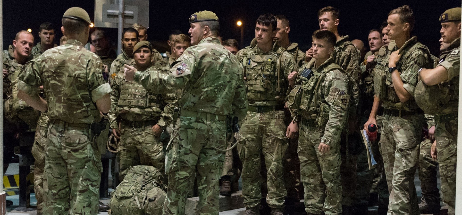 Regatul Unit lansează un program militar plătit de un an pentru tineri, menționat ca o inițiativă de reluare legăturii cu sectorul Apărării”