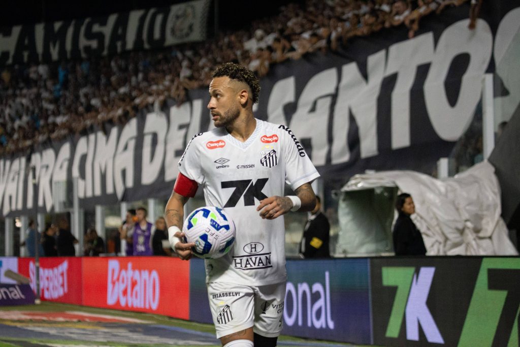 Neymar ajuda Santos a escapar ao inferno na última jornada do Brasileirão