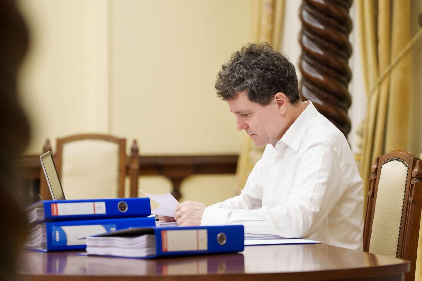 Președintele Nicușor Dan întâmpină oficial la Palatul Victoria generalul american Grynkewich, într-un moment de intensificare a cooperării militare Joi, Palatul Victoria devine scena unui eveniment de importanță strategico-diplomatică, când președintele Nicușor Dan îl va primi oficial pe generalul Alexus G