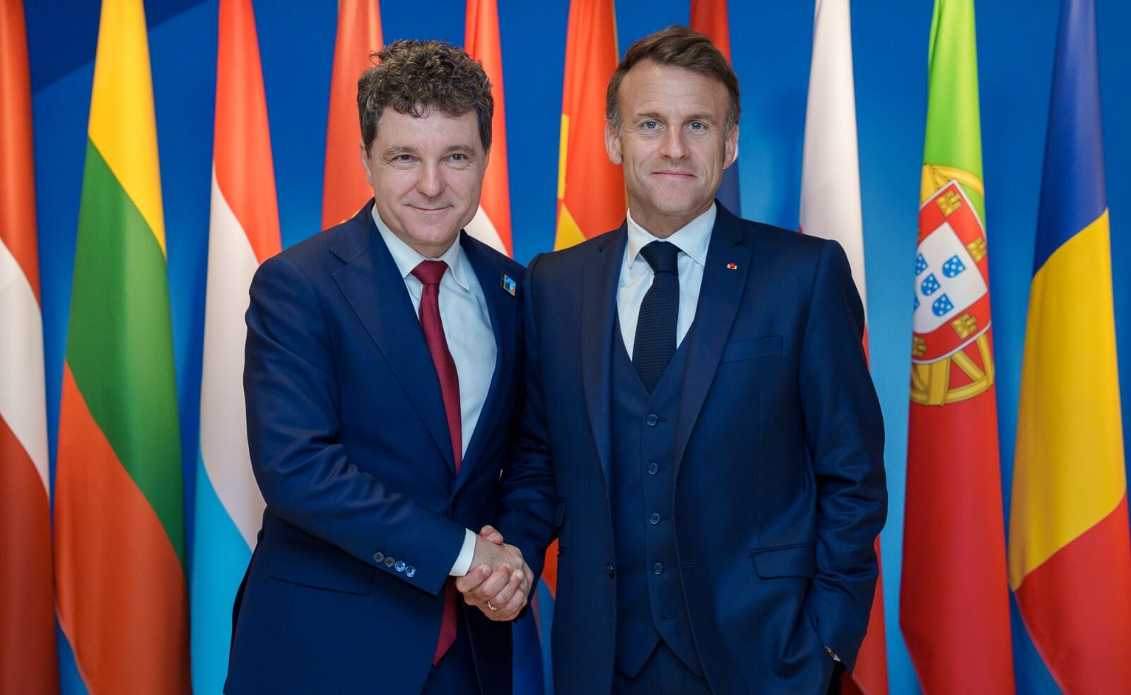 Nicușor Dan, evaziv în legătură cu inițiativa nucleară franceză Primarul general al Capitalei, Nicușor Dan, a evitat să ofere un răspuns direct cu privire la poziția României față de propunerea Franței de a extinde protecția sa nucleară și pentru alte țări