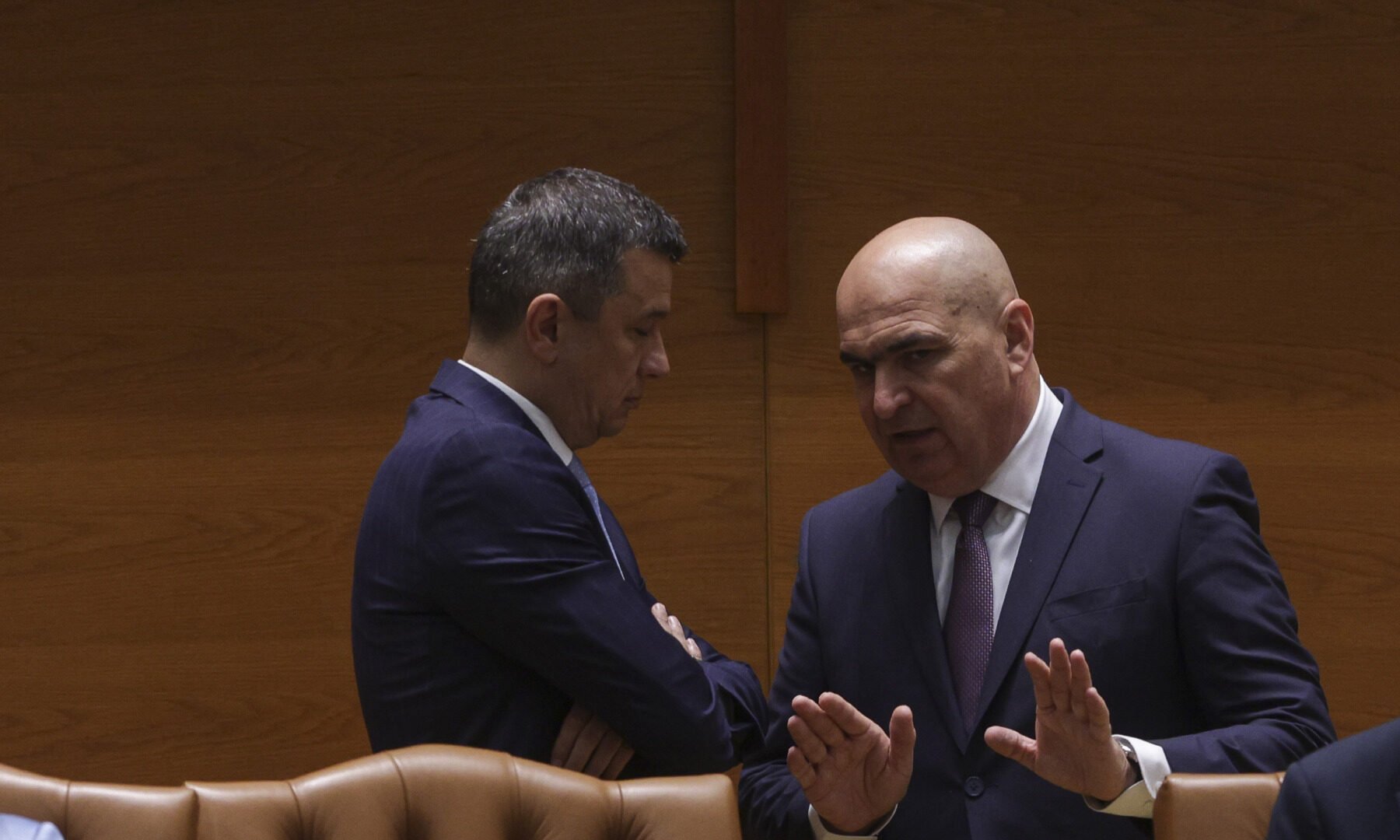 Grindeanu lansează sondaj: Bolojan, demis după buget?