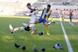 Petrolul câștigă cu un gol din minutul 90, Dorinel Munteanu ia primul punct la Sibiu