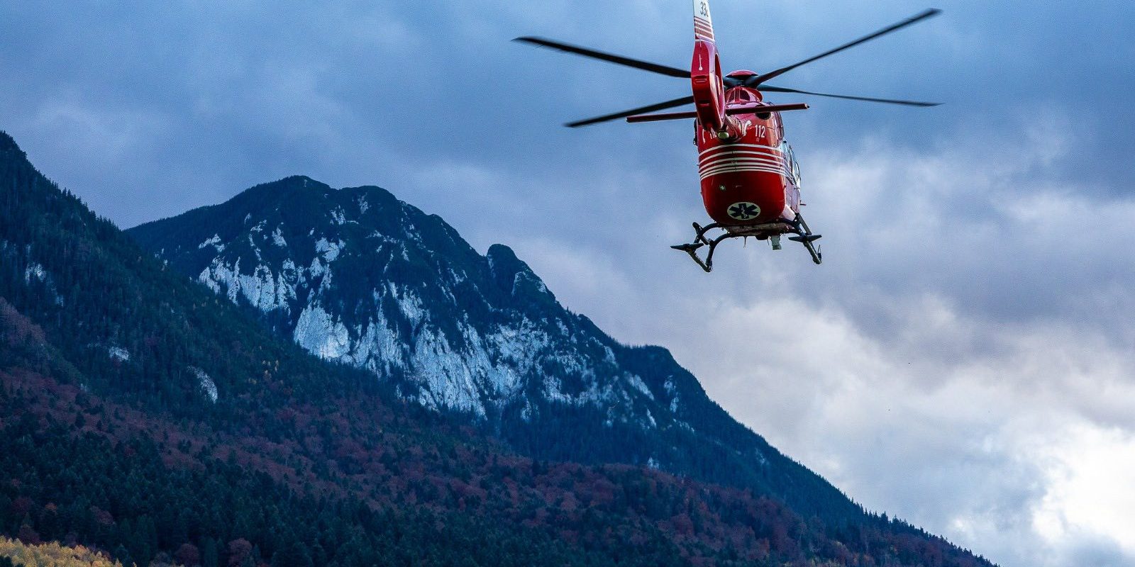 Piatra-Craiului-elicopter-Smurd-Salvamont-elicopter.jpg