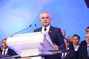 Vladimir Plahotniuc, susținător al ideologiei proruse, va fi în continuare deținut pentru încă o lună, fiind acuzat de formarea și conducerea unei rețele infracționale, escrocherie, spălare de bani și fraudă bancară