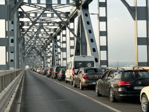 Reluarea traficului pe podul dintre Giurgiu și Ruse peste Dunăre, programată pentru 18 decembrie, iar coșmarul șoferilor va continua de la 8 ianuarie