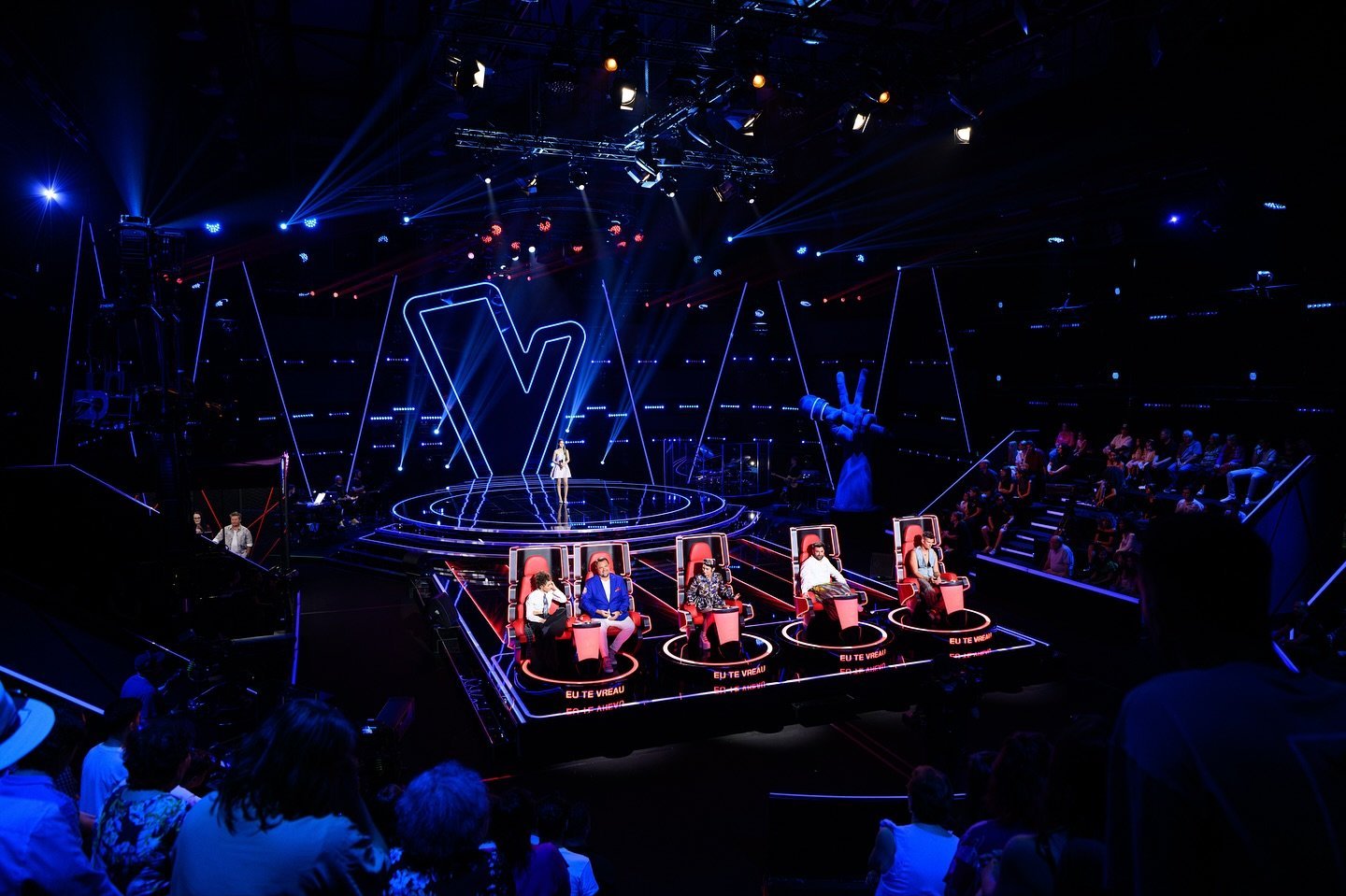 Pro TV difuzează live finala Vocea României 2025 cu patru concurente și o artistă internațională invitată.