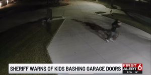 Provocarea ‘Door Kick Challenge’ duce la acuzații de crimă în județul Douglas