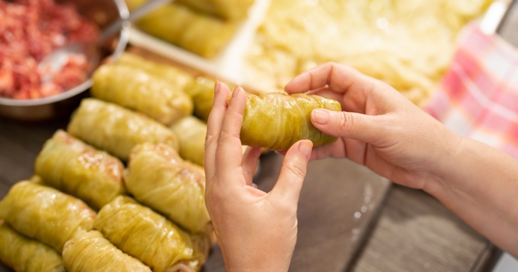 Cele mai bune rețete de sarmale pentru Crăciun: Ce combinații de carne și condimente recomandă bucătarii experimentați